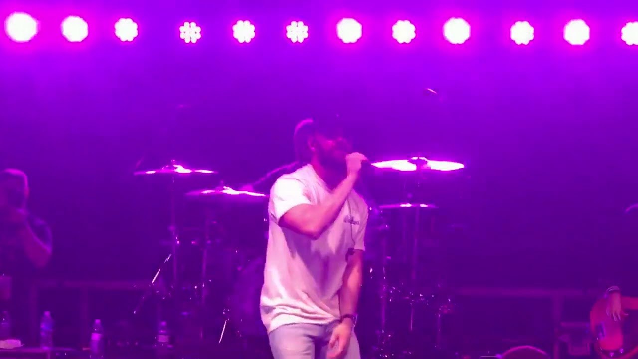 new country music 2018 Dylan Scott at Midwest Wingfest 2017