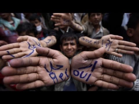 فيديو تعزيزات أمنية تصل لمحيط ساحة التغيير بصنعاء