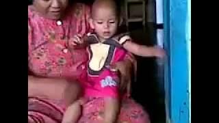Video anak kecil ngantuk lucu