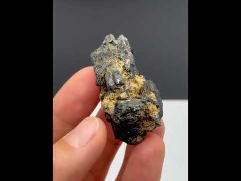 ЧЕРНЫЙ ТУРМАЛИН - натуральный камень - Намибия, видео 1