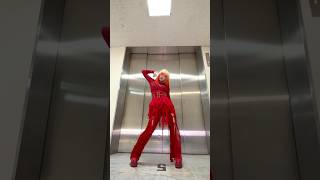 22時退勤しましたが、MAHINAも踊れます🖤 #NHK紅白 #IRISOUT #HANA #MAHINA