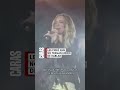 En el cierre de su gira Futtura en Salta, con el estadio lleno bajo la lluvia, Tini pausó todo.