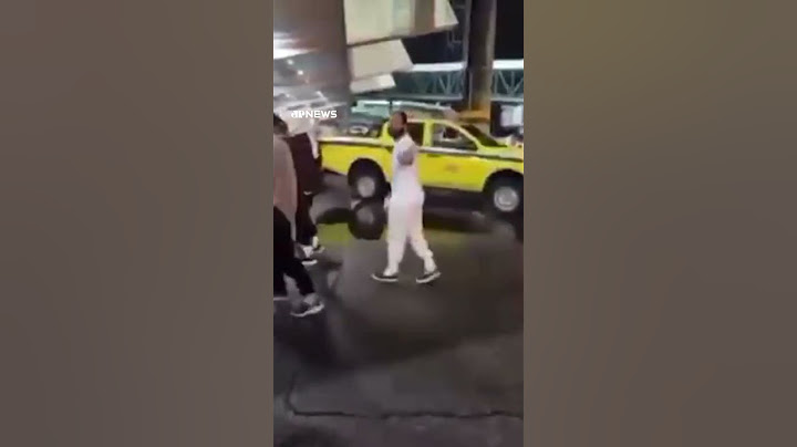Vídeo mostra brasileiros deportados desembarcando algemados em Manaus #shorts