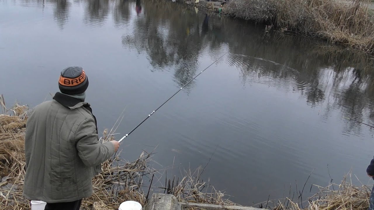 видео рыбалка на воблер с берега