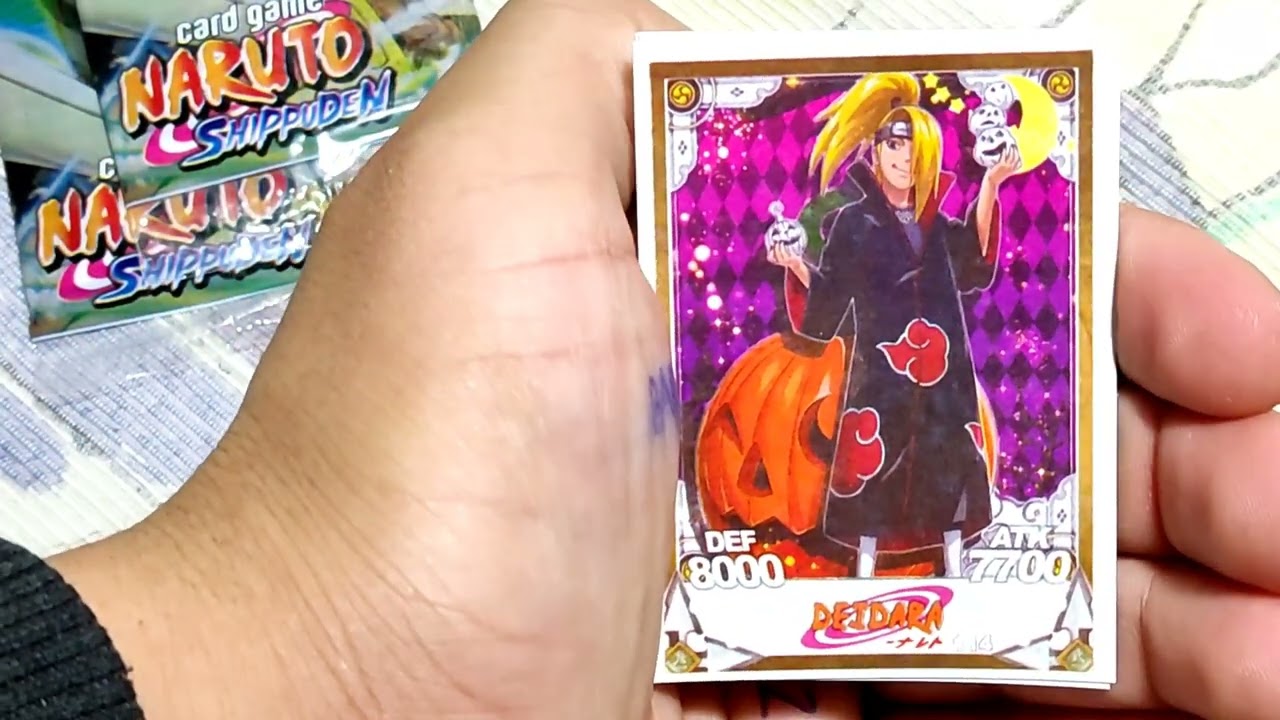 abrindo 10 pacotinhos de Naruto