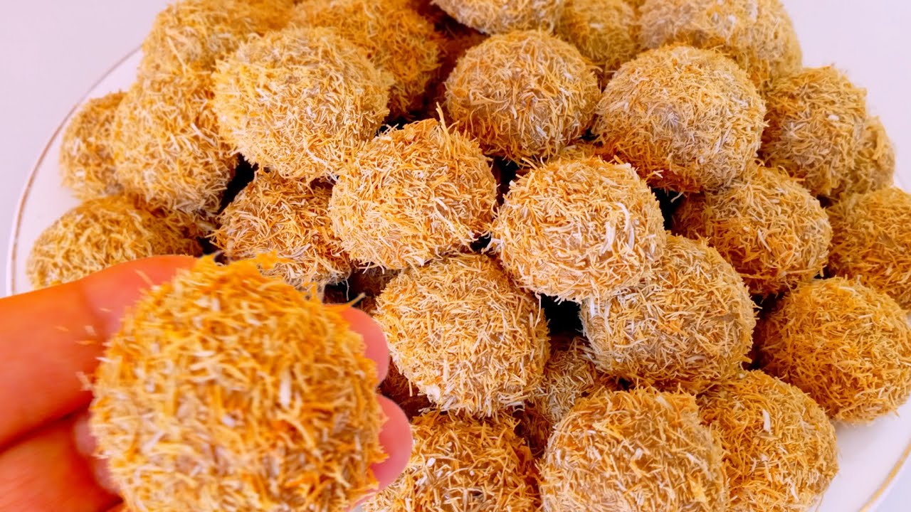 غريبة الكنافة البنة كاملة داتها خفيفة وهشيشة ومرملة بإضافة كتعطيها لذة خطيرة جربيها بلا تردد 👌