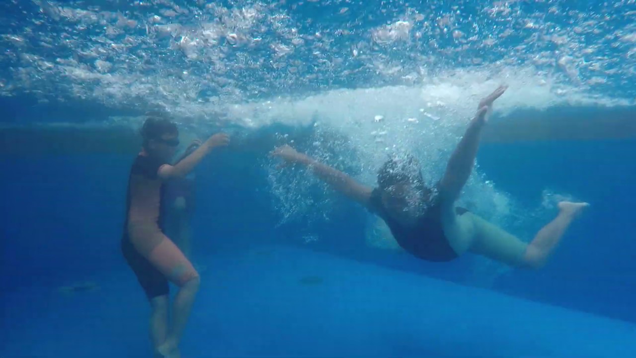 173 Fun Kids Boy Spash On the Water of NovoTel Bandung Swimming Pool - YouTube