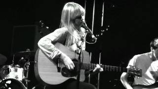 Miniatura de vídeo de "Lucy Rose - Lines (live) - Reading Festival, Festival Republic Stage, 24 August 2012"