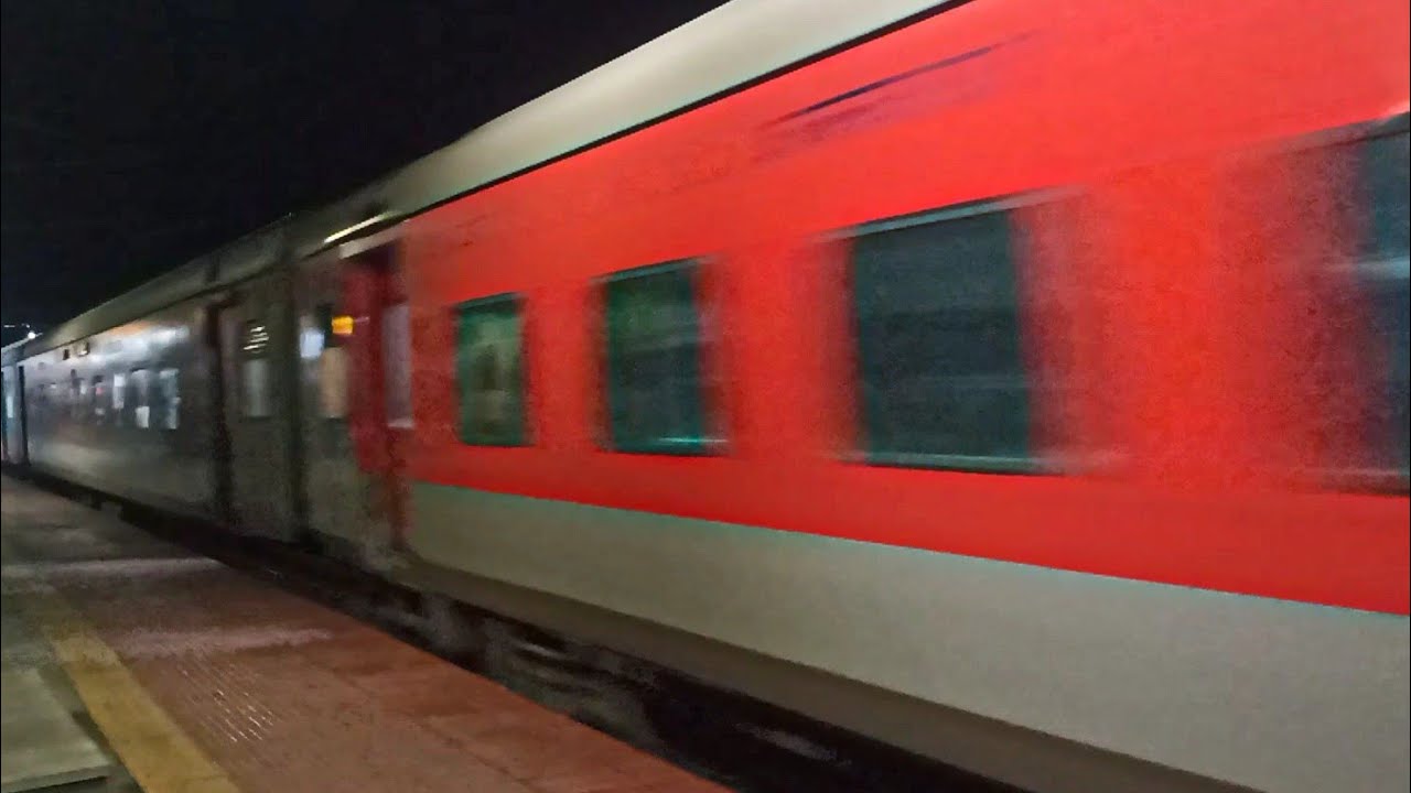 3 IN 1 DENGEROUS 130 KMPH NIGHT ENCOUNTER [ LHB SF v/s ICF SF EXPRESS]# ...