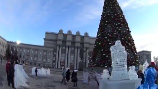 Елка на площади Куйбышева в Самаре 2 января 2016 года. Елка на площади Куйбышева в Самаре 2 января 2016 года.