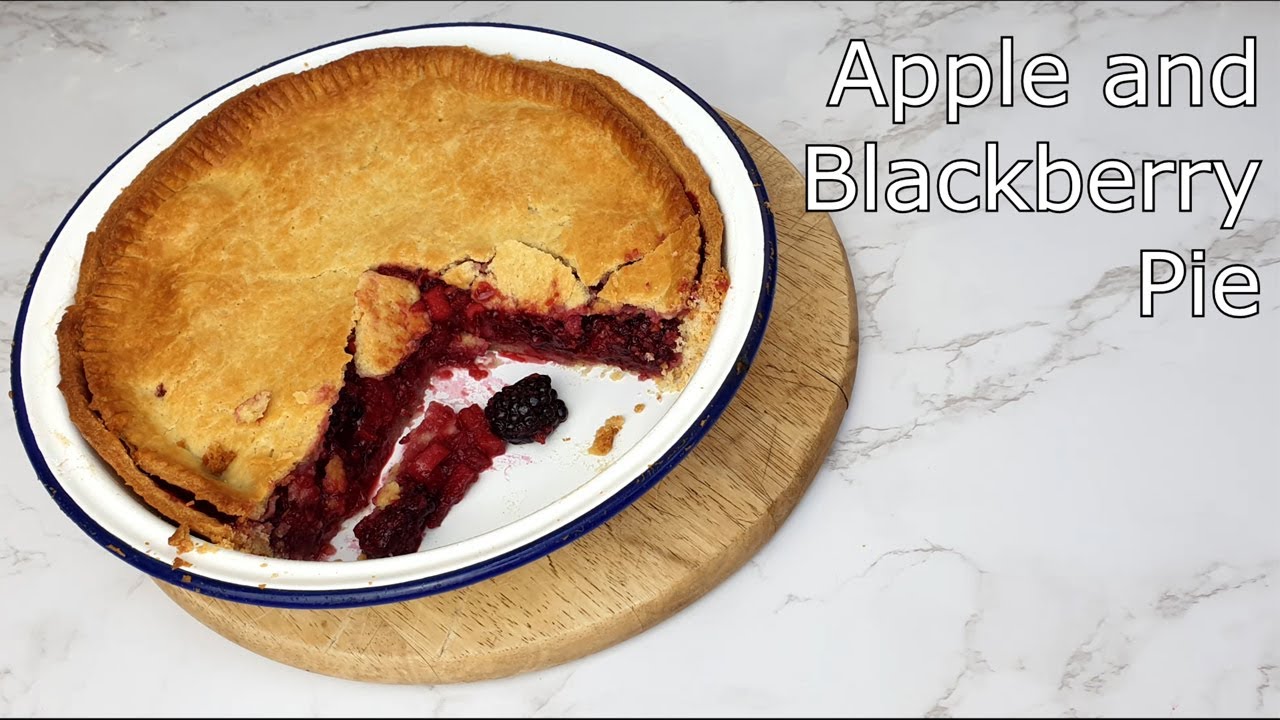How to make an Apple and Blackberry Pie - YouTube