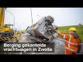 Berging gekantelde vrachtwagen Westenholterallee Zwolle - ©StefanVerkerk.nl
