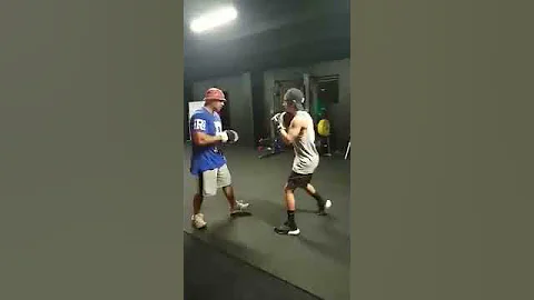 Fastest hands, 16 year old has amazing punching sp...