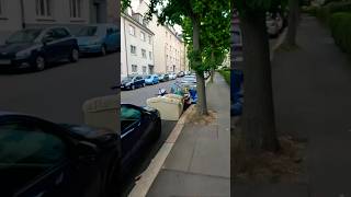Выбрасывают мебель и технику на улицах Германии