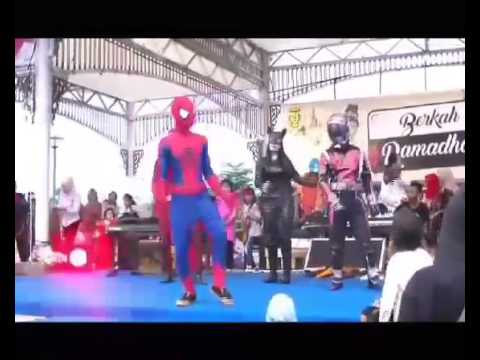 heboh!!!-spiderman-joget-pinguin-+-naik-turun