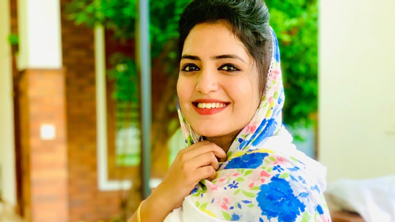 കുടമുല്ല ചിരിയുള്ള കുയിലിന്റെ സ്വരമുള്ള | kudamulla chiriyulla kuyilinte swaramulla | farzanaashii