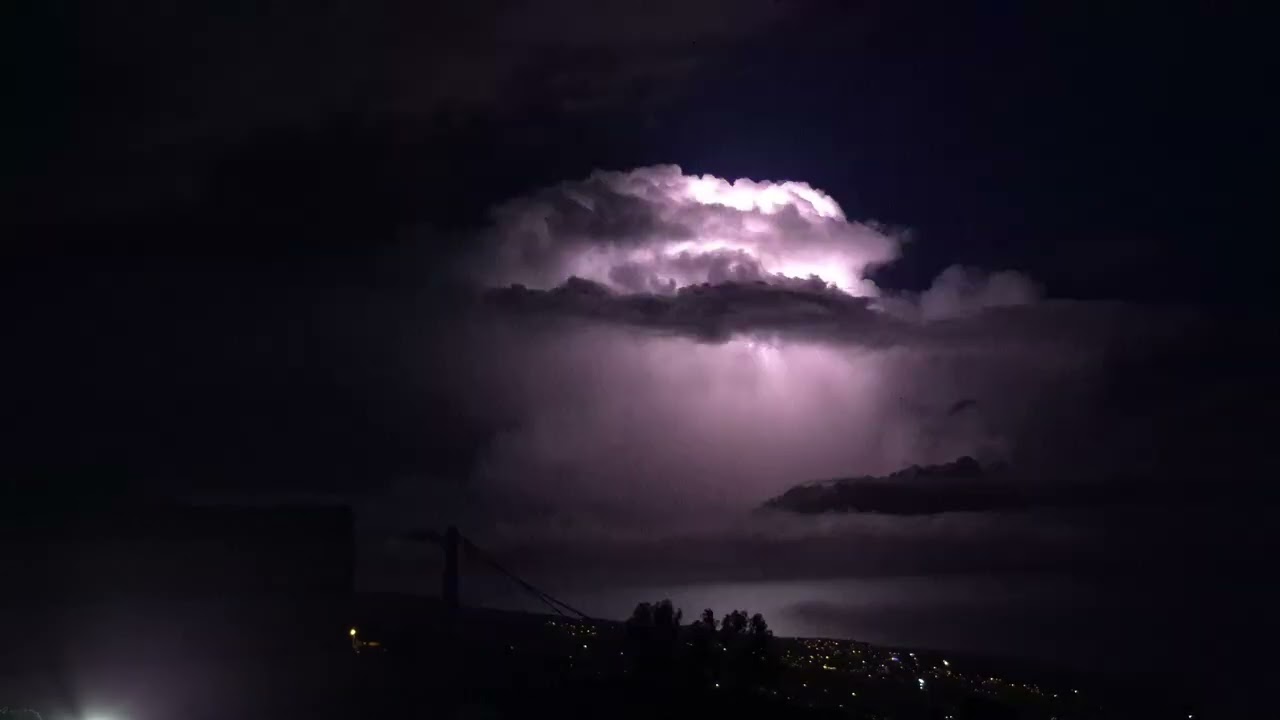 Orage électrique éclair spectaculaire à St leu île de la réunion 