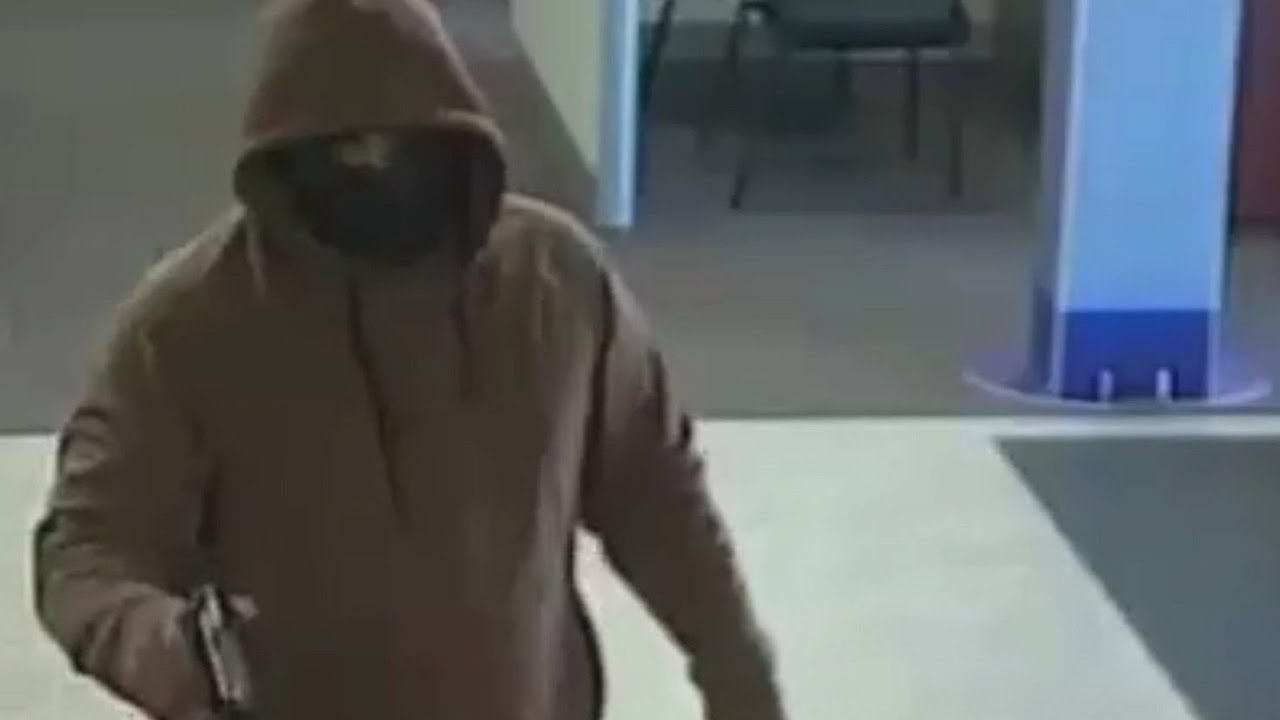 Schaumburg police investigating armed bank robbery - YouTube