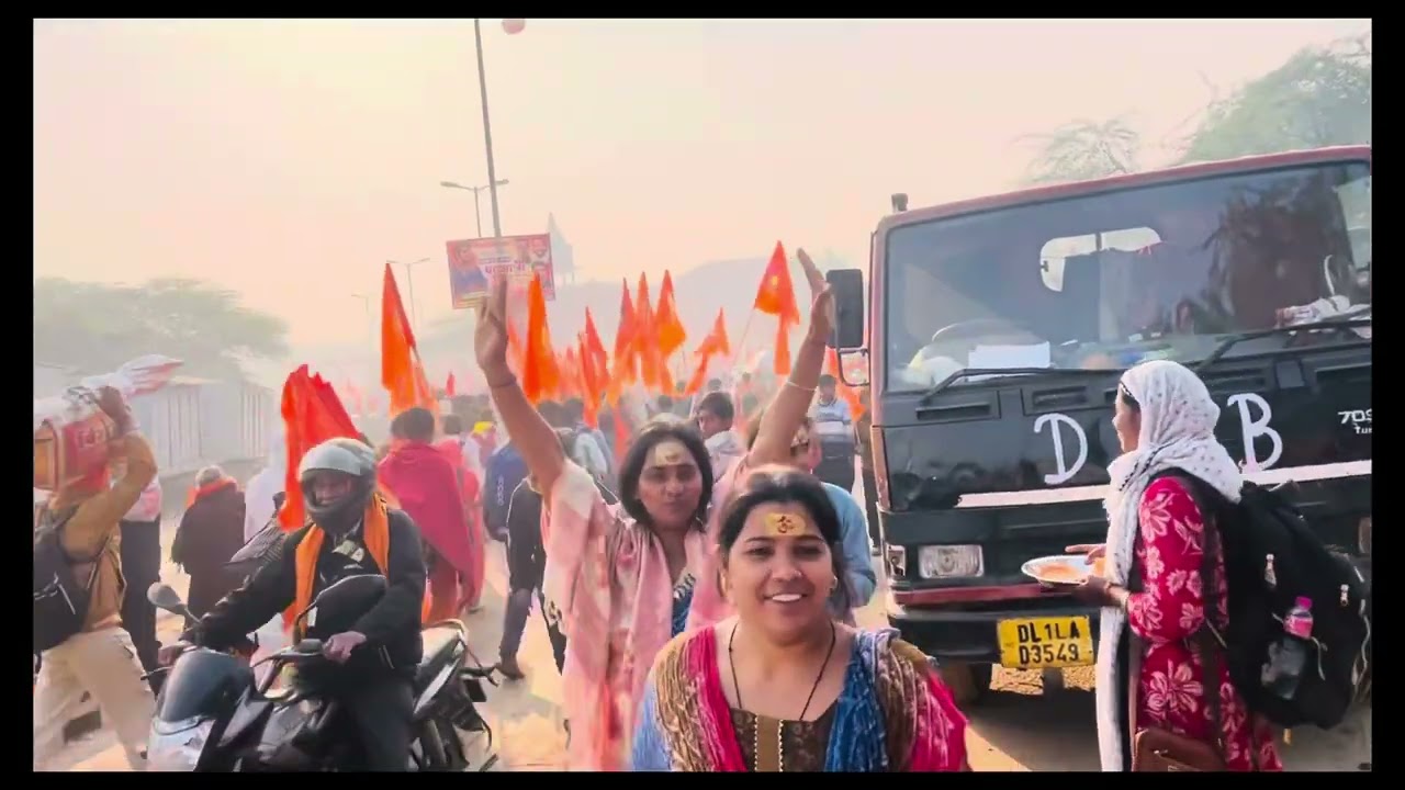 बागवेशर बाबा की पदयात्रा मैं मम्मी खो गई पूरे घर वाले प्रेसान😩1 घंटे बाद मिली मम्मी🥺mummy और pinky 