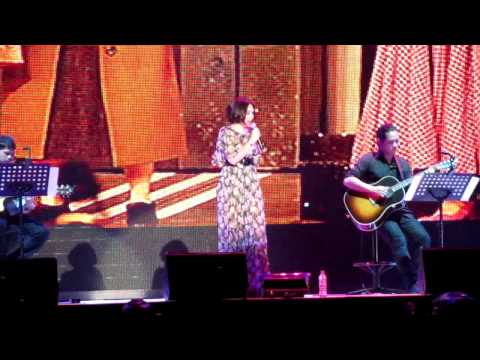 [fancam] 陳潔儀 Kit Chan - 追 @ Singapore E-Awards 2011