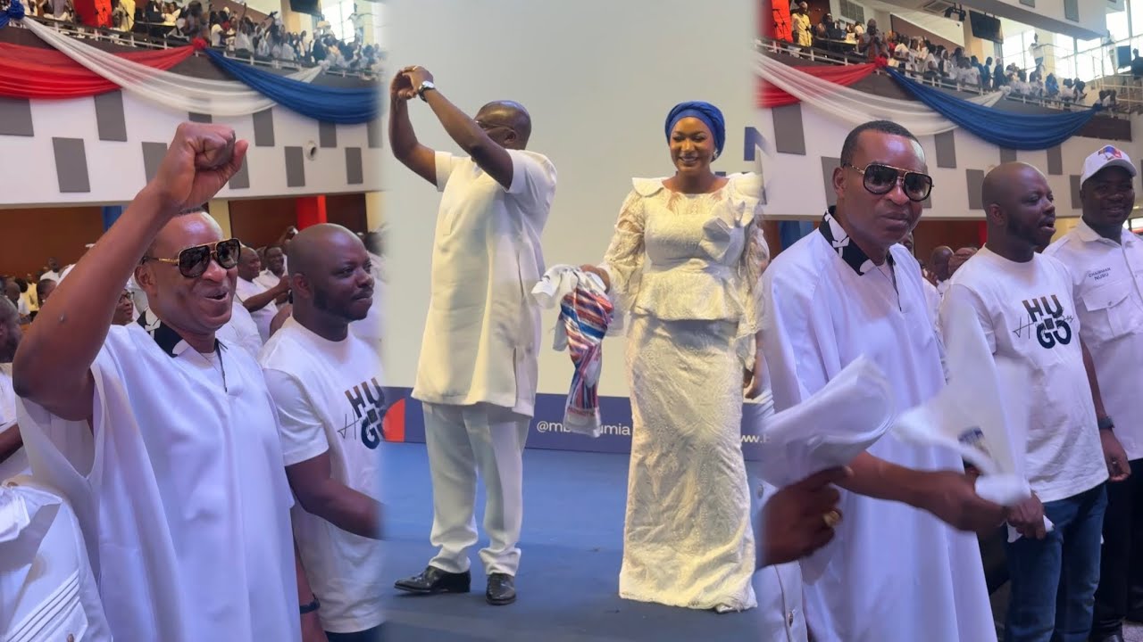 Председатель Вонтуми, Абронье, присоединился к Бавумии в момент поклонения на благодарственном бо...