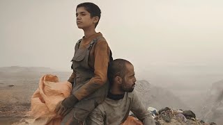 أطفال عراقيون يعملون في تجميع النفايات وفجأة يجدون شيء غريب يدخلهم بمشاكل كبيرة screenshot 5