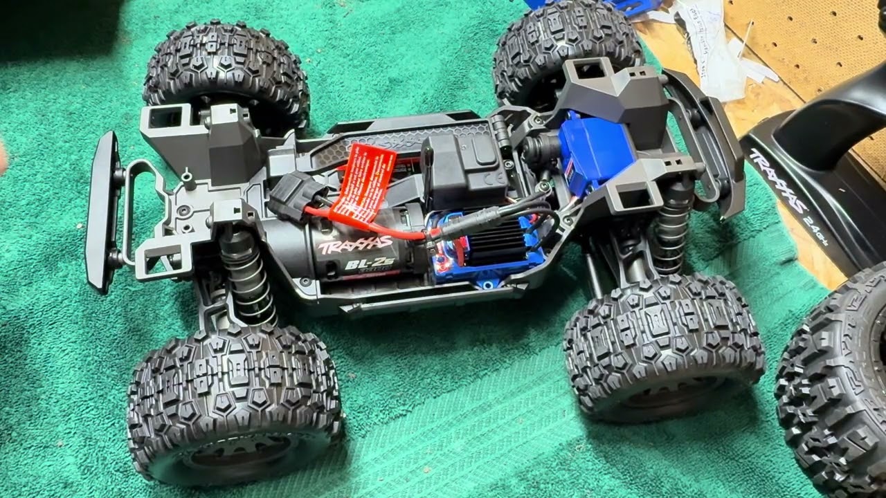 Unboxing Traxxas mini maxx