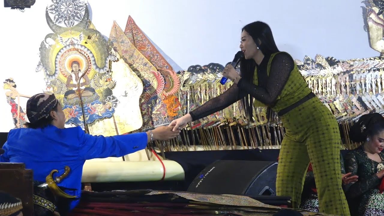 KEDATANGAN PENYANYI DANGDUT BIKIN HEBOOOHHH DALANG SAK PENGRAWITE