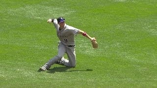 COL@CIN: LeMahieu makes diving stop to rob Votto