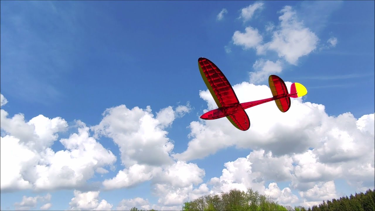 Leprechaun RC Segler mit Hilfsantrieb - in der Ebene