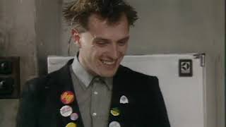 The Young Ones Jovenes Gazteak Els Joves Os Novos T01X02 Petrã³Leo Dvdrip Castellano By J