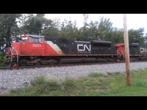 CN 8921 EMD SD70M-2 startup and idle