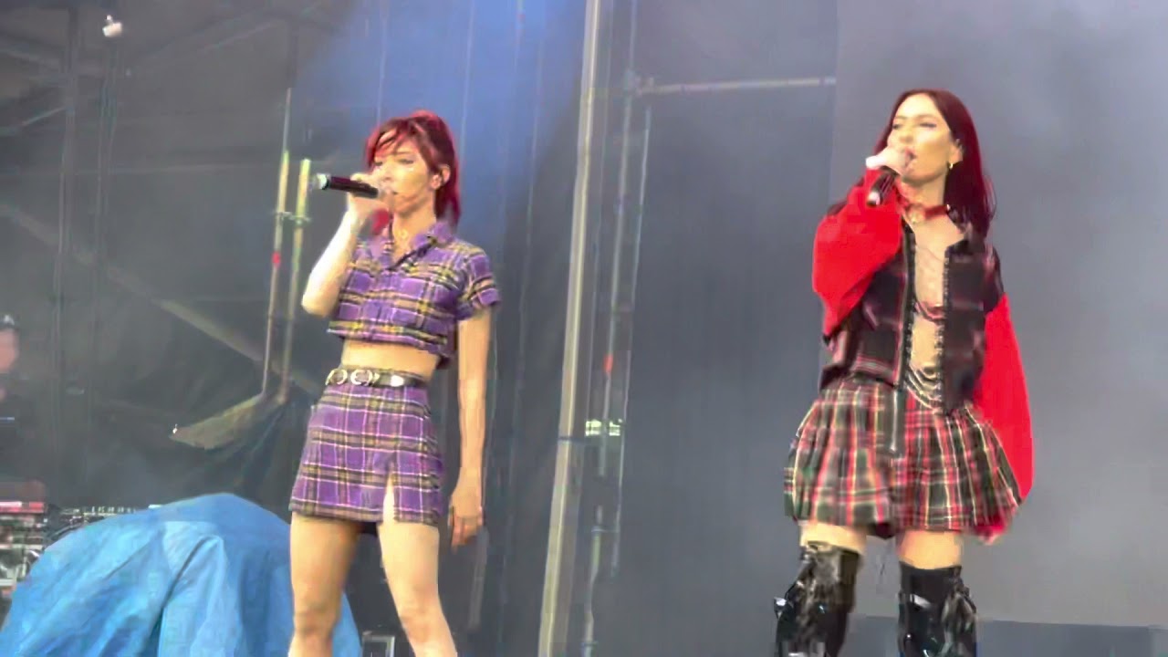 The Veronicas - “Mother Mother” (Live at Wildlands Festival, 27 December 2021)