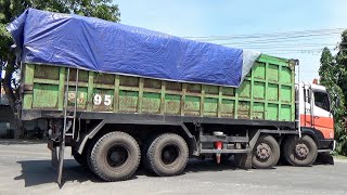 Long Dump Truck khas Jawa Timur di Sekitar Gresik