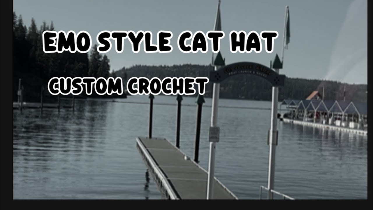 Шапка в стиле EMO с изображением кошки - связана крючком на заказ.