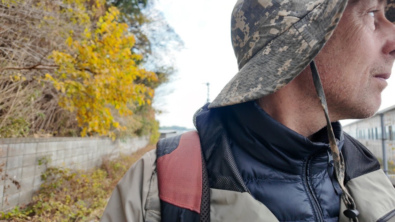 Exploring a small coastal town in Japan for a scene to paint