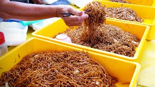 STREET FOOD in MALAYSIA!  [ Oyster  omelette ] NIGHT MARKET / Kuala Lumpur / Taman Dahlia