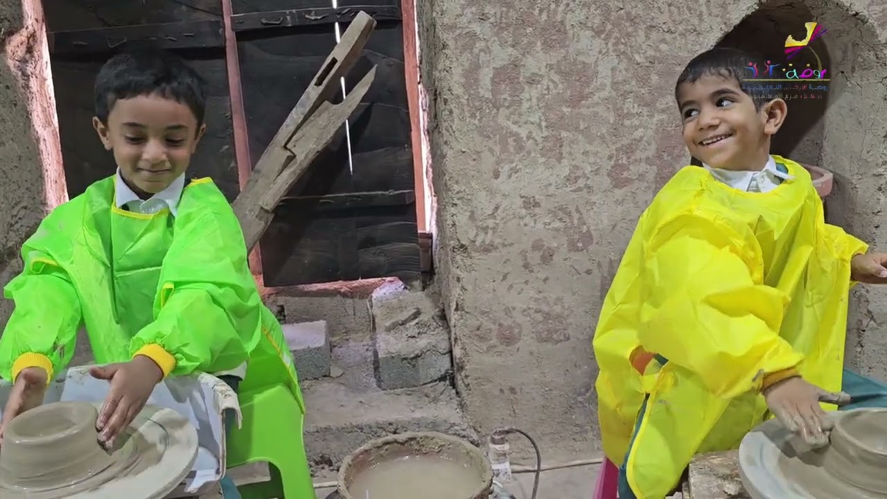 رحلة طلاب مرحلة الروضة بروضة الأركان التعليمية بالجمعية لمصنع العدوي للفخار  بولاية بهلاء