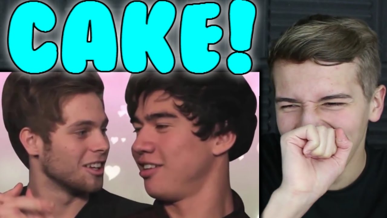 Cake Moments Reaction (Calum Hood and Luke Hemmings) | 5SOS