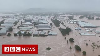 Flood-hit Australian residents call for more government help - BBC News