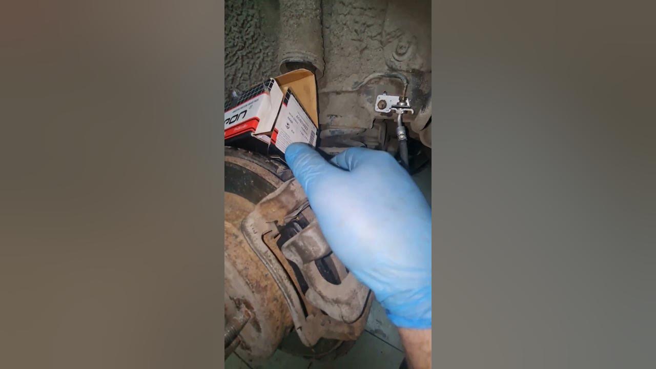 Киа сид замена задних колодок с электроручником Локо Авто.ру