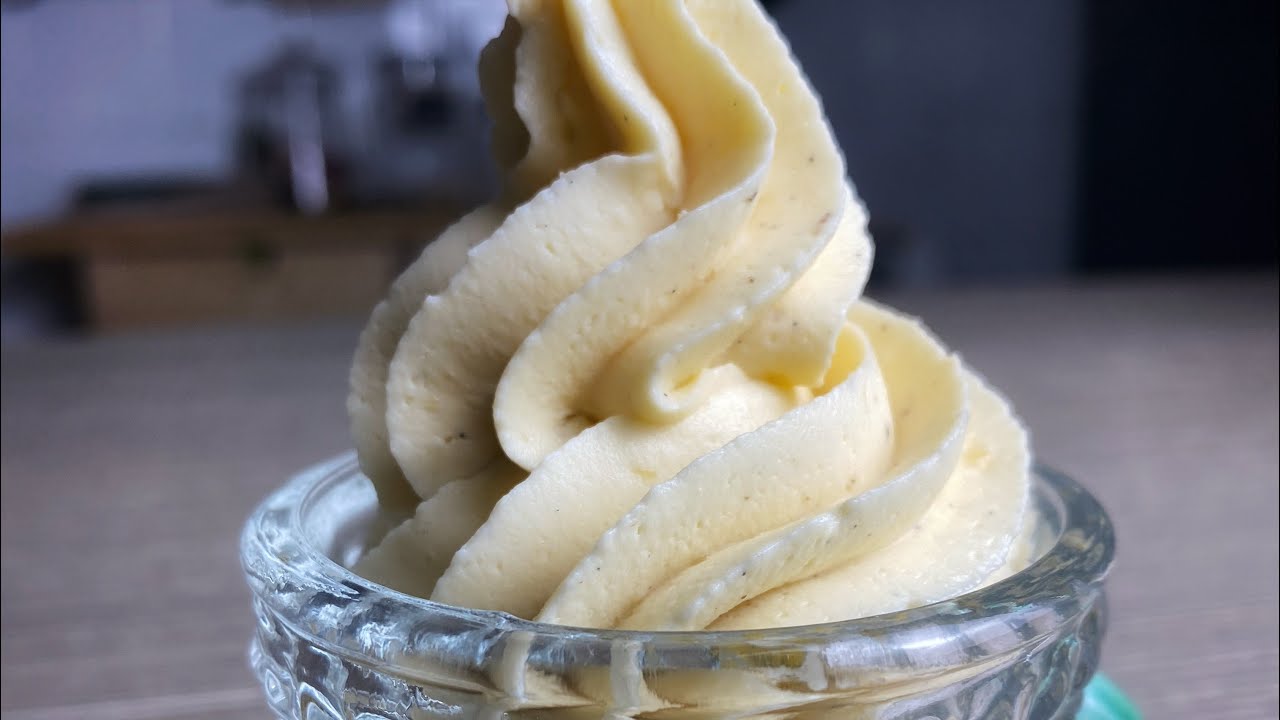 كريمة الكاسترد أو كريمة ديبلومات لحشوات الكيك والحلويات Diplomat Cream (Crème Diplomate)