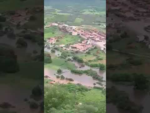 Chuvas no oeste potiguar deixa parte de cidade inundada