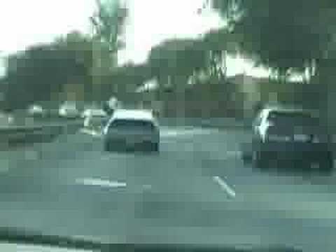 Dumbass in Crx crashes into guard rail.