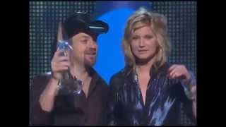 Sugarland wins 2007 CMA Award for Vocal Duo of the Year