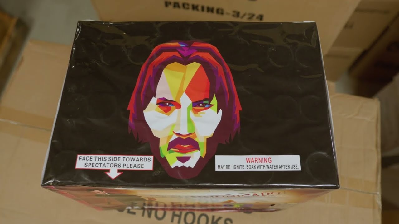 Ex Communicado - Smoking Alien - 42 Shot 500G Firework