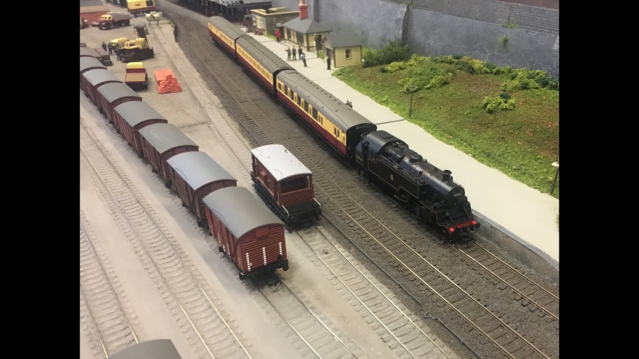 Burnham & District Model Railway Club Christmas Show 08/1/2018 - YouTube