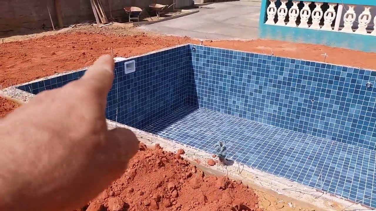 Como esta ficando  entorno da nossa piscina de alvenaria.