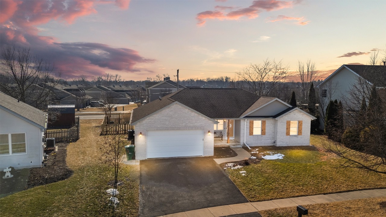 Cinematic house tour of 1102 Oxford Ciricle, Sycamore, IL