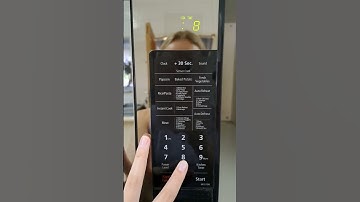 How to set the power level of the microwave to "medium"